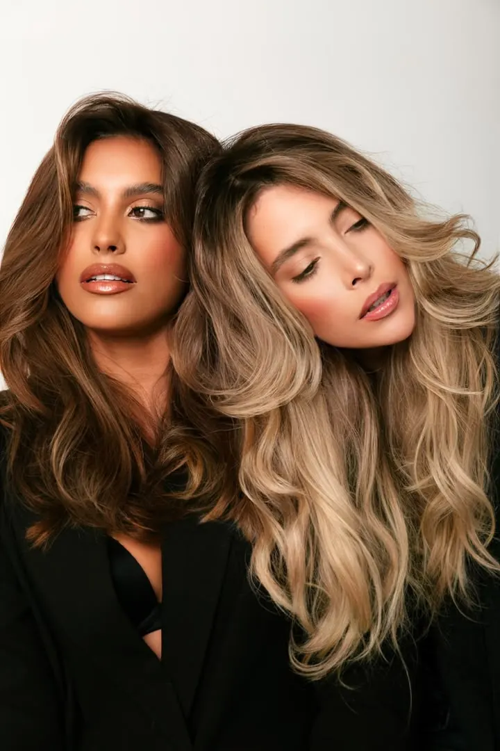 Dos resultados de color distintos: morena iluminada y rubio beige